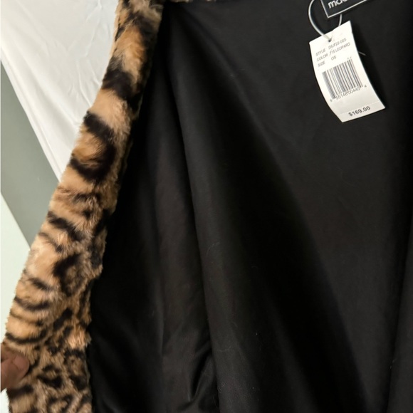 A leopard one size “shawl“ - Picture 3 of 5